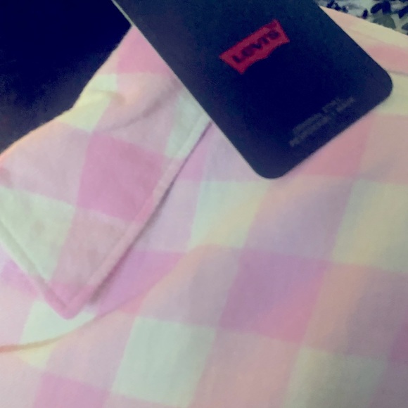 NWT. Pink and White Levi’s Flannel - Picture 4 of 5